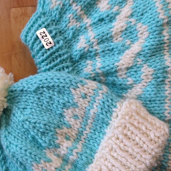 Child's Fair Isle Crewneck Pullover With Matching Toque - Acrylic - New - Picture 4 of 8
